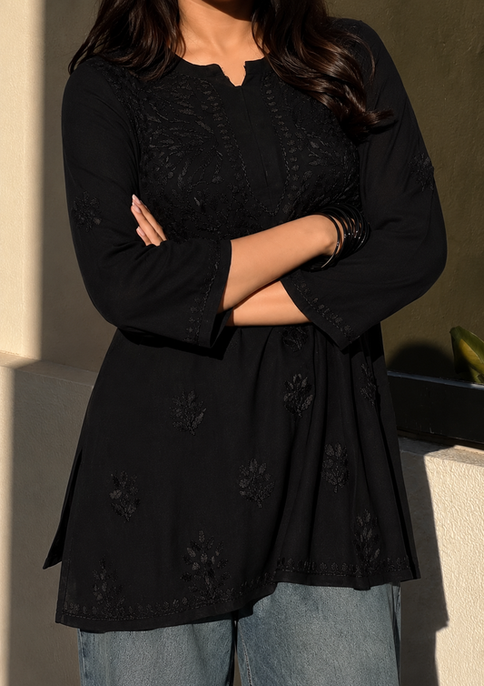 Duoriia Noor Short Chikankari Kurti
