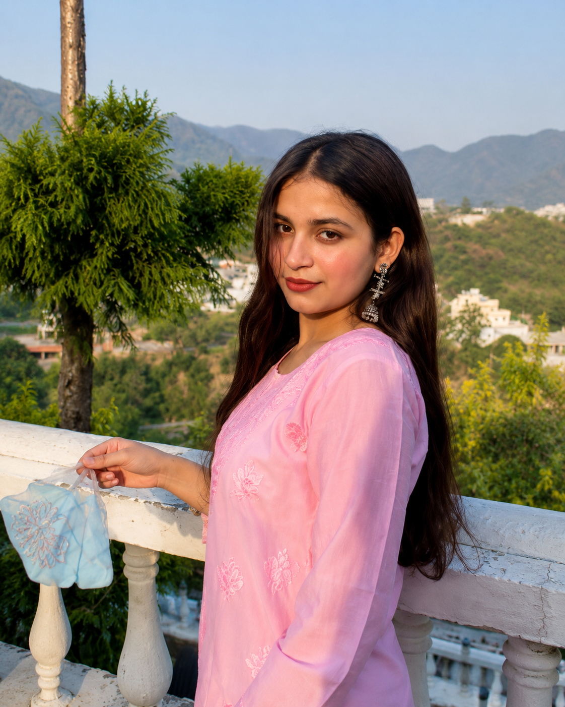 Duoriia Noor Short Chikankari Kurti